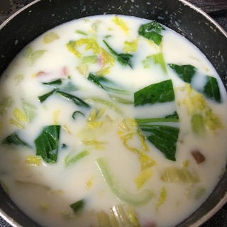 チンゲンサイと白菜のクリームスープ